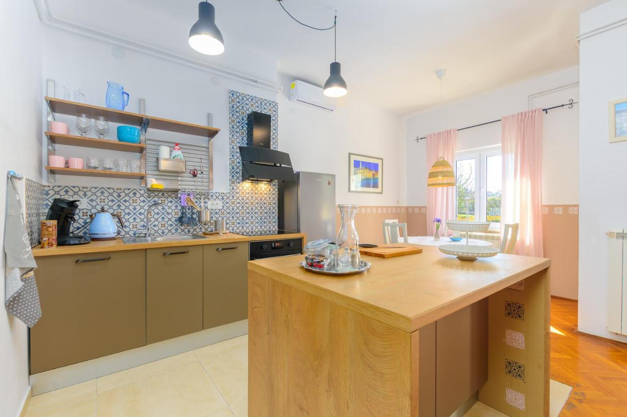 Apartment Macan, Beautiful Green Oasis بولا المظهر الخارجي الصورة