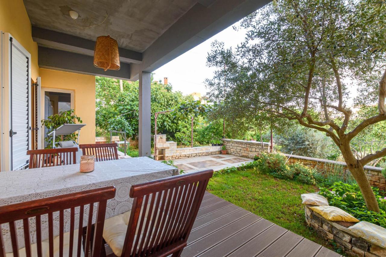 Apartment Macan, Beautiful Green Oasis بولا المظهر الخارجي الصورة