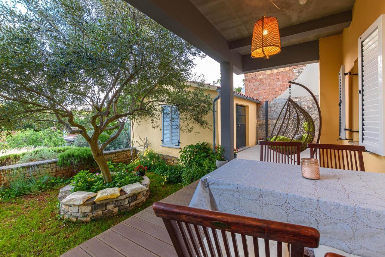 Apartment Macan, Beautiful Green Oasis بولا المظهر الخارجي الصورة